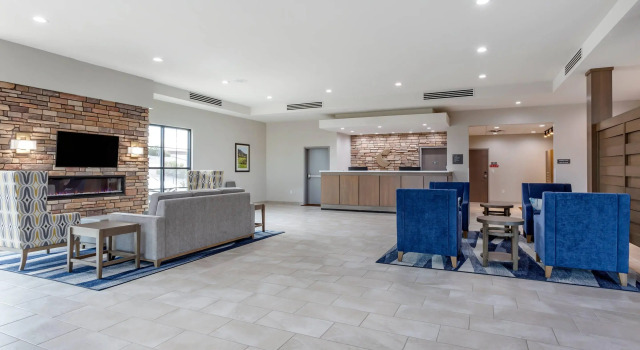Comfort Suites Scottsdale Talking Stick Entertainment District, Забронировать Отель Скотсдейл Phoenix Metropolitan Area, рядом с Солт Ривер Филдс эт Талкинг Стик