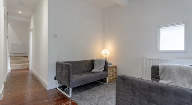 Modern 2 Bedroom in Queens Park With Garden