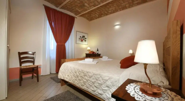 La Rosa nel Borgo - Suite con balcone e garage, Забронировать Отель Отели Пьемонта с парковкой, Парковка