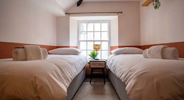 Bow Alley Lodge, Забронировать Отель Отели в центре Алник, в центре, Завтраки
