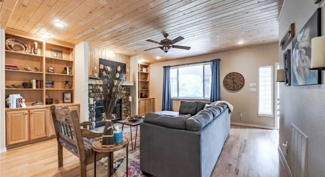 Little Creek Retreat - Four Bedroom Cabin with Hot Tub, Varaa Hotelli Hotellit New Mexico pysäköinnillä, Pysäköinti