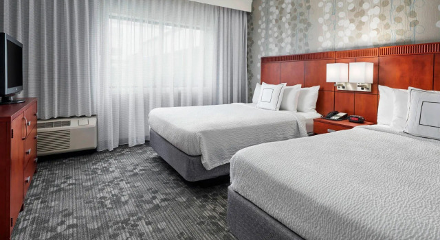 Четырёхместный люкс Courtyard By Marriott Baltimore BWI Airport