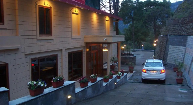 Forest Ville Hotel And Resort, Забронировать Курортный отель Касаули штат Химачал-Прадеш
