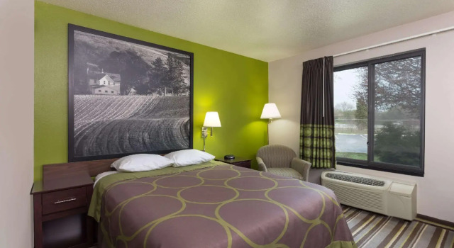 Двухместный номер Standard Super 8 by Wyndham Germantown/Milwaukee