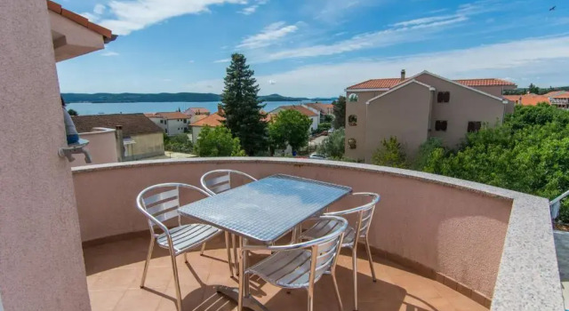Apartments Basilea, Забронировать Апартаменты/квартира Отели Биоград-на-Мору с бассейном, рядом с Kornati Marina, Бассейн