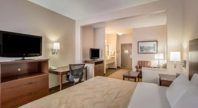 Люкс Quality Inn & Suites Lawrence - University Area