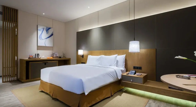 Номер Standard с балконом Crowne Plaza Nanchang Wanli by IHG