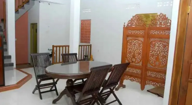 OYO 1306 Kraton Mas Family Residence