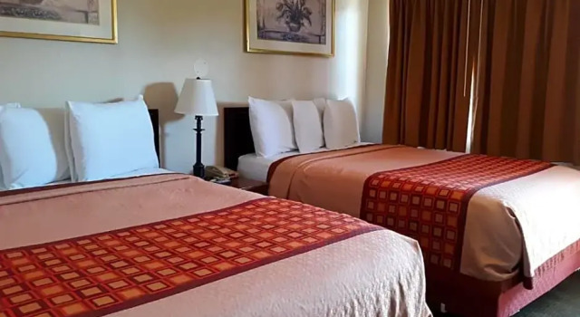 Четырёхместный номер Standard OYO Hotel North Bay at Petaluma