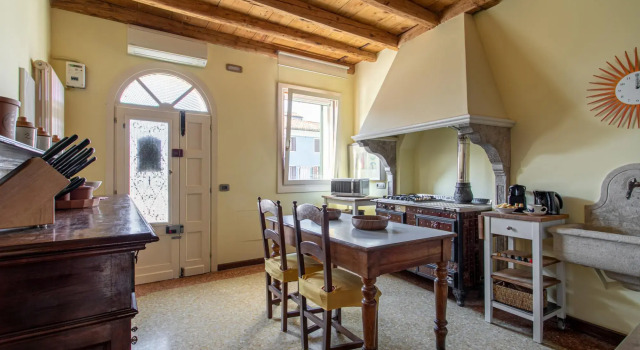 Wondrous Palazzetto 1619 in Magical Burano Island, Забронировать Апартаменты/квартира Апартаменты Мурано, Апартаменты/квартира