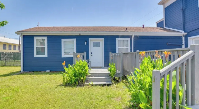Апартаменты 1 Mi to Pleasure Pier: Walkable Home in Galveston