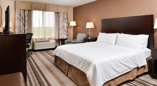 Люкс Holiday Inn Express & Suites Emporia Northwest by IHG