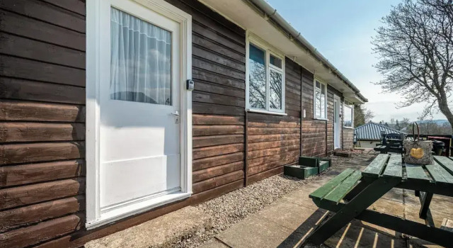 2 Bed Chalet - Sleeps 4 - River and Mountain Views