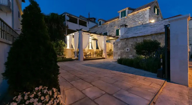 Вилла Deluxe Villa Bante - Luxury Stone House