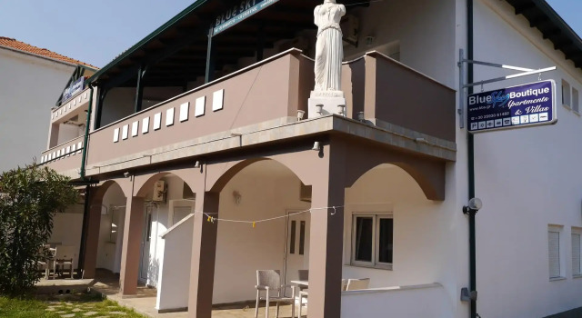 Blue Sky Apartments, Book Apartment Chrisi Akti 