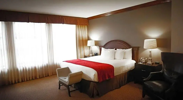 Кровать в общем номере Des Lux Hotel