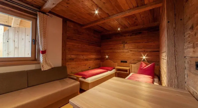 Четырёхместный номер Standard с балконом Glinzhof Mountain Natur Resort Agriturismo