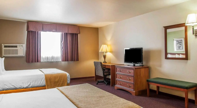 Четырёхместный люкс Quality Inn & Suites Hannibal West