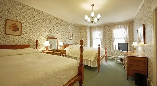 Четырёхместный люкс The Red Lion Inn