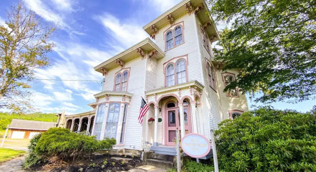 BUTLER HOUSE at The Cherry Creek Inn, Buchen Sie Bed & Breakfast Cherry Creek New York State