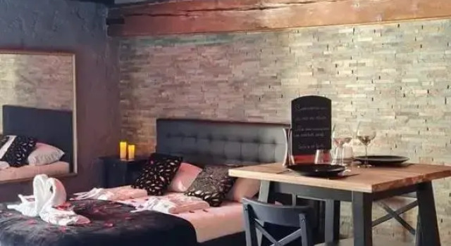 Le grand moulin des tanneurs B&B et Love Room, Забронировать Отель «постель и завтрак» Отели Горного массива Юры с парковкой, Парковка