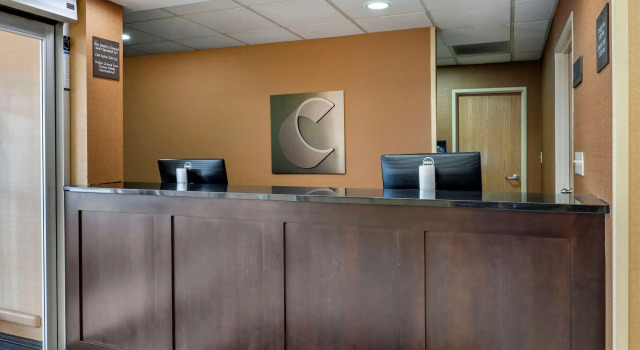 Comfort Inn Indianapolis East, Book Hotel Hoteller i Warren Township med parkering, Parkering