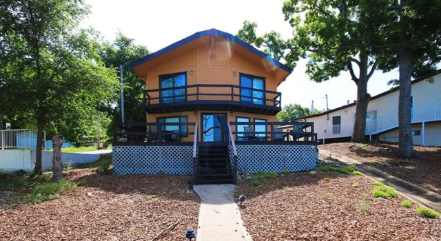 Lake Front Stunner near HToad & Shady Gators, Забронировать Отель Лори Lake of the Ozarks