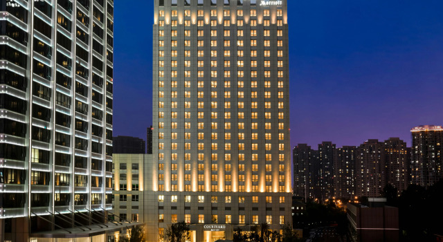 Courtyard by Marriott Tianjin Hongqiao, Buchen Sie Hotel Hotels in Tianjin Area mit Parkplatz, Parkplätze