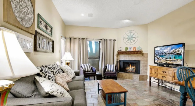 River Condo Next to Schlitterbahn Water Park!