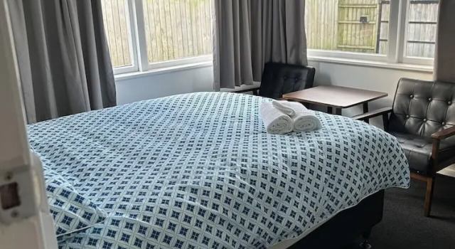 Holiday Room in Chartwell, Rezerwuj Dom wakacyjny Hotele w Auckland Region z parkingiem, Parking