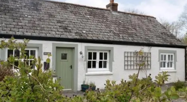 Well Well, Book Hotel Eglwyswrw Pembrokeshire