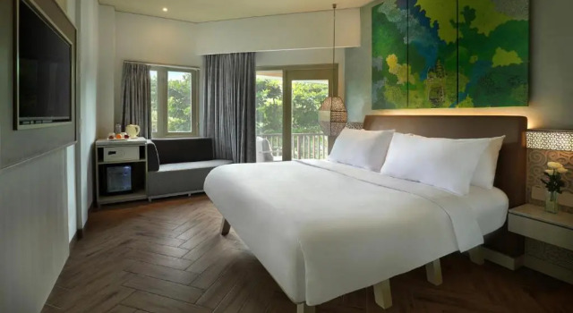 Двухместный номер Deluxe с балконом Mercure Kuta Bali