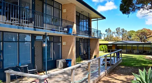 Апартаменты Longbeach Apartments