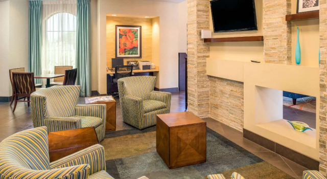 Days Inn and Suites Scottsdale, Забронировать Отель Скотсдейл Phoenix Metropolitan Area, рядом с Солт Ривер Филдс эт Талкинг Стик