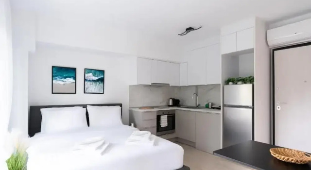Студия с балконом Velvet Luxury Apartments near the City Center by BiNoBi