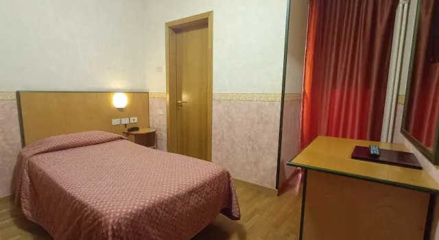 Økonomi- Enkelt værelse med altan Hotel Baffo Rosso