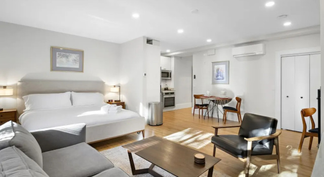 Люкс с видом на город Charlesgate Suites