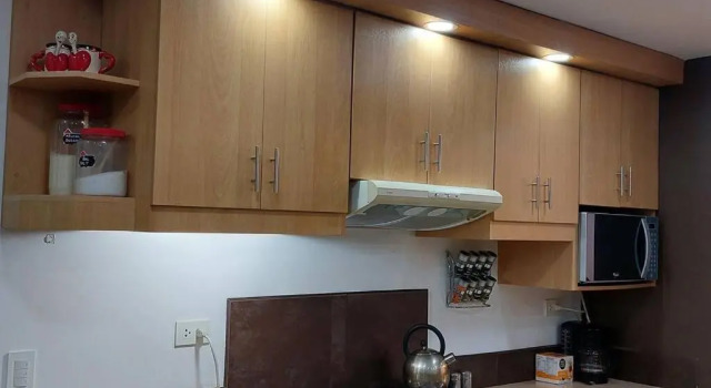 Hermoso y amplio apartamento, Embajada Americana, Prenota Hotel Quito Sierra, vicino a Bicentenario Park