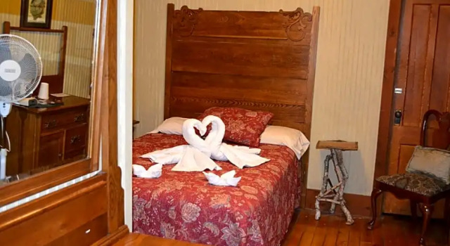 Номер Economy The Woods Inn