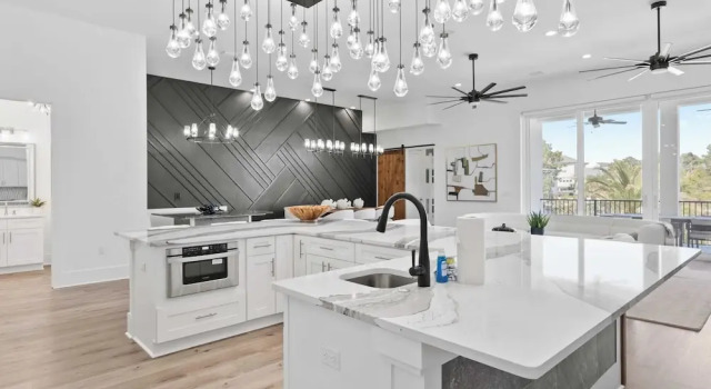 Коттедж 30A Salt & Solace Pool, Golf Cart, Hot Tub + Outdoor Kitchen