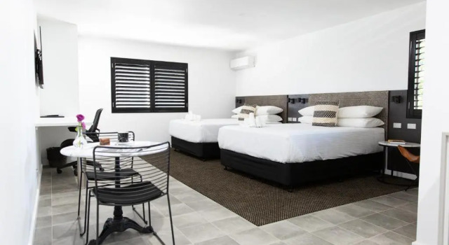 Четырёхместный номер Standard Fountain View Motel