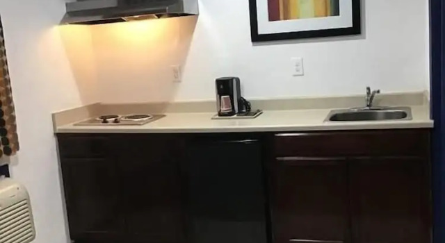 Семейный люкс Budget Inn & Suites