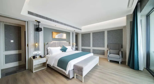 Двухместный люкс с видом на море Howard Johnson by Wyndham Lake Serenity Hot Springs Xichang