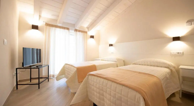 Villino Micol camere a due passi dal mare, Prenota Hotel Carrara Toscana