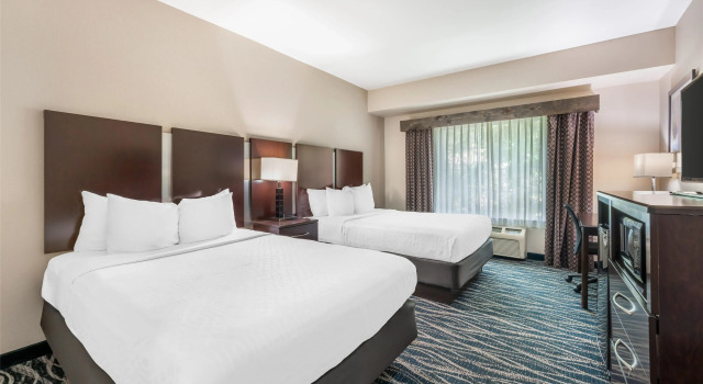 Четырёхместный номер Standard Best Western Plus Eastgate Inn & Suites
