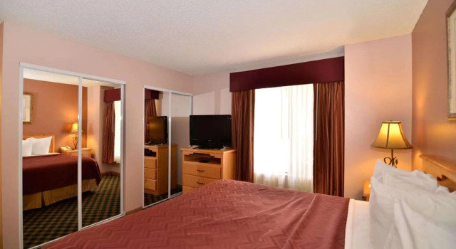 Четырёхместный люкс Best Western Pecos Inn