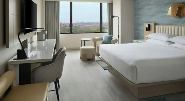 Двухместный клубный номер Standard Toronto Airport Marriott Hotel