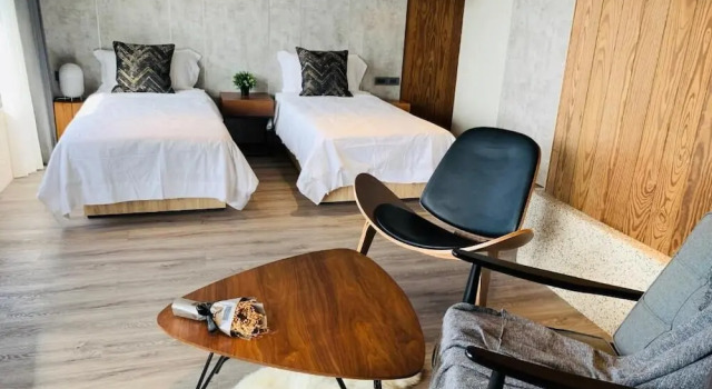 TWO Easy Inn