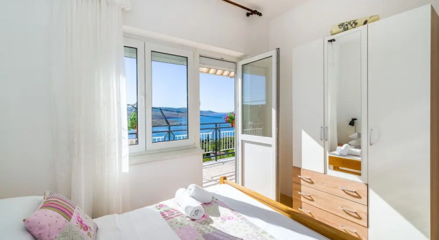 House Marija-with View to the sea and the Mountains