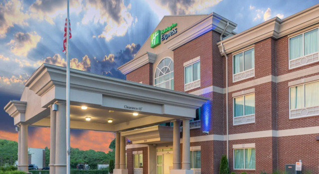 Holiday Inn Express Hotel & Suites Frankfort, Boek Hotel Hotels in Kentucky met parkeren, Parkeren